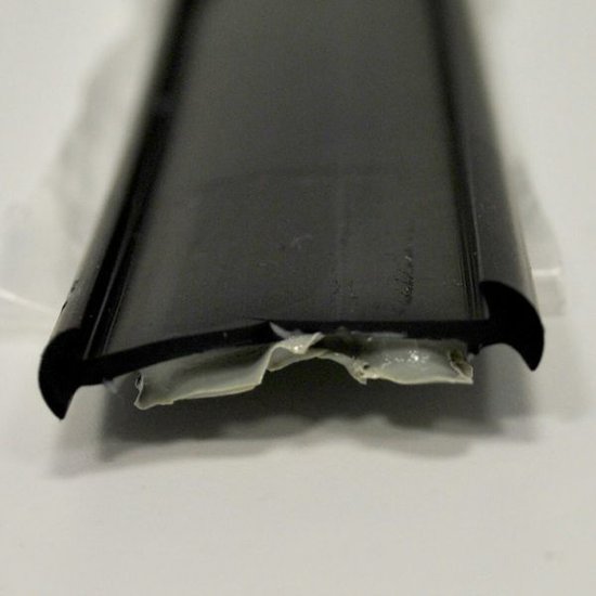 Gumový profil lišty s plastickým těsnění butyl Knaus černý pro standardní lišty 35mm cena za 1 metr
